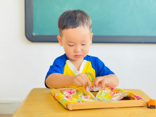 Trẻ Có Thể Tự Mình Làm Mọi Việc – Hành Trình Nuôi Dưỡng Sự Tự Lập Theo Triết Lý Montessori Trẻ Có Thể Tự Mình Làm Mọi Việc – Hành Trình Nuôi Dưỡng Sự Tự Lập Theo Triết Lý Montessori