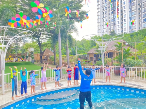 Hoạt Động Bơi Lội – Hành Trình Trưởng Thành Và Khám Phá Tại Tiny Flower Montessori Hoạt Động Bơi Lội – Hành Trình Trưởng Thành Và Khám Phá Tại Tiny Flower Montessori
